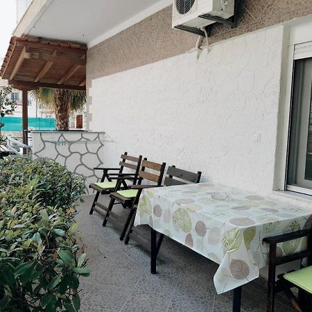 Konstantinos-Elli Rooms Vrasná Exteriör bild