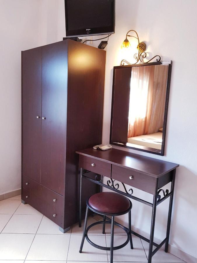 Konstantinos-Elli Rooms Vrasná Exteriör bild